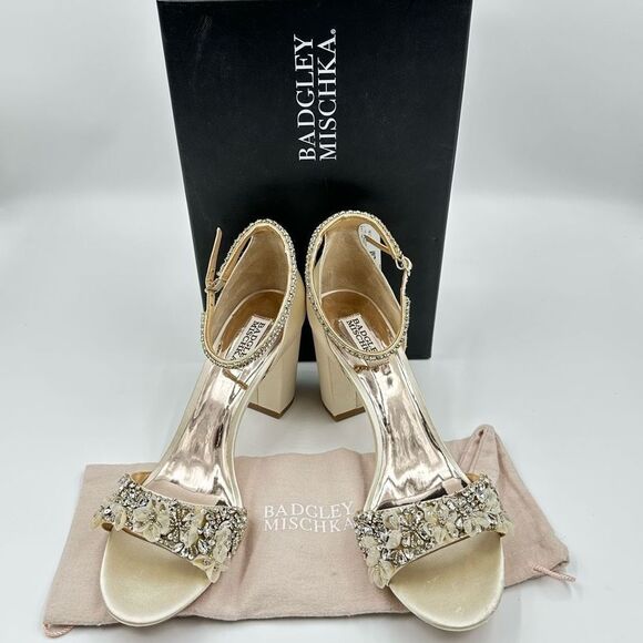 Badgley Mischka Finesse Ankle Strap Evening Shoe Size 11 Ivory Satin Crystal Emb